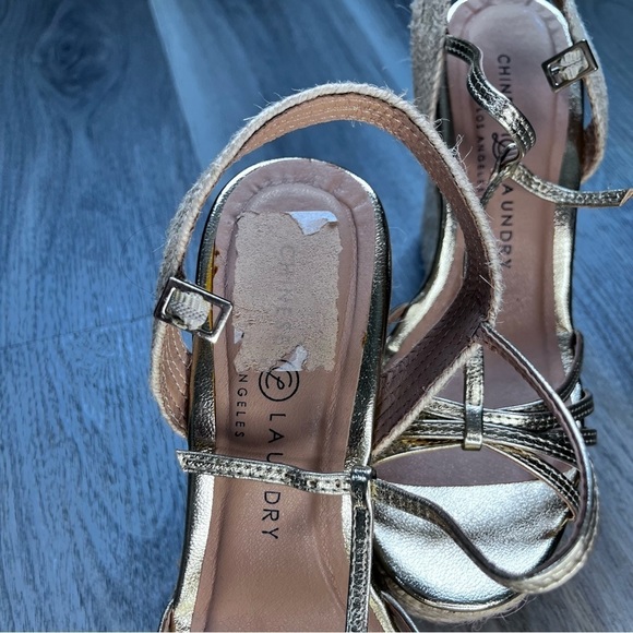 CHINESE Laundry Evie Metallic Wedge Women’s Size 9 - Picture 8 of 8